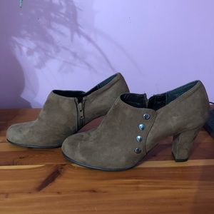AEROSOLES Shoes - Aerosoles Brown booty boot size 8 1/2 like new AEROSOLES Shoes - Aerosoles Brown booty boot size 8 1/2 like new